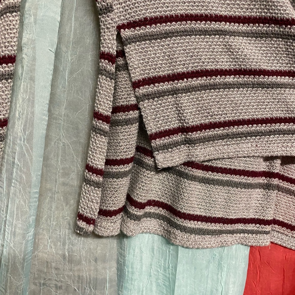 Daytrip oversized sweater size md - Picture 2 of 2